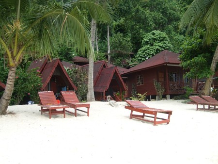 http://www5.picturepush.com/photo/a/2001678/img/Anonymous/2loosehuts.jpg http://www5.picturepush.com/photo/a/2001678/img/Anonymous/2loosehuts.jpg