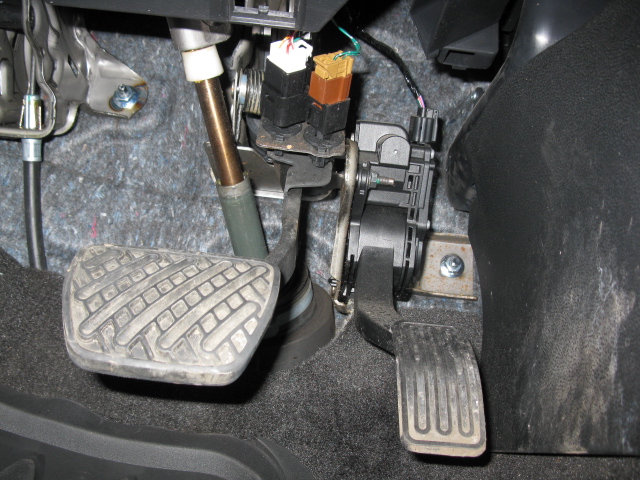 2007 Nissan altima brake pedal switch #3