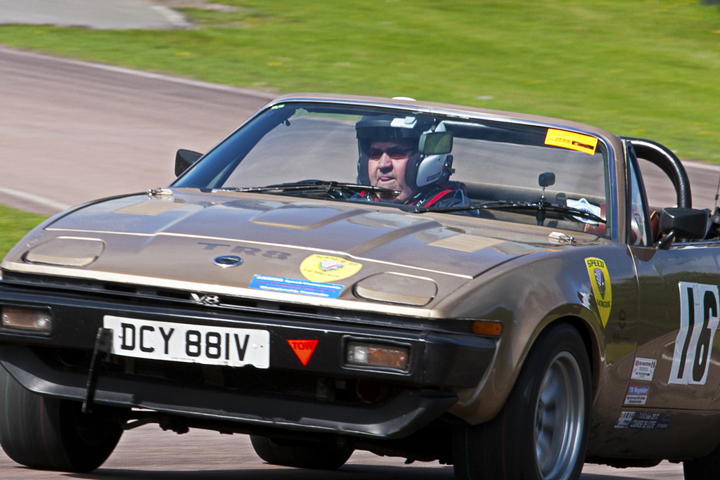 IMAGE: http://www5.picturepush.com/photo/a/8472573/1024/Anonymous/concentrating.jpg