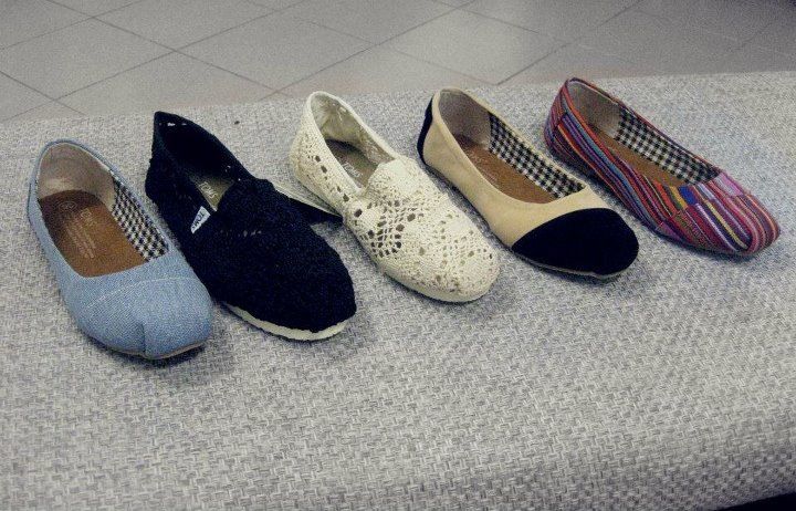 want to sell pon pon pon kasut toms gred aaa want to sell pon pon pon kasut toms gred aaa